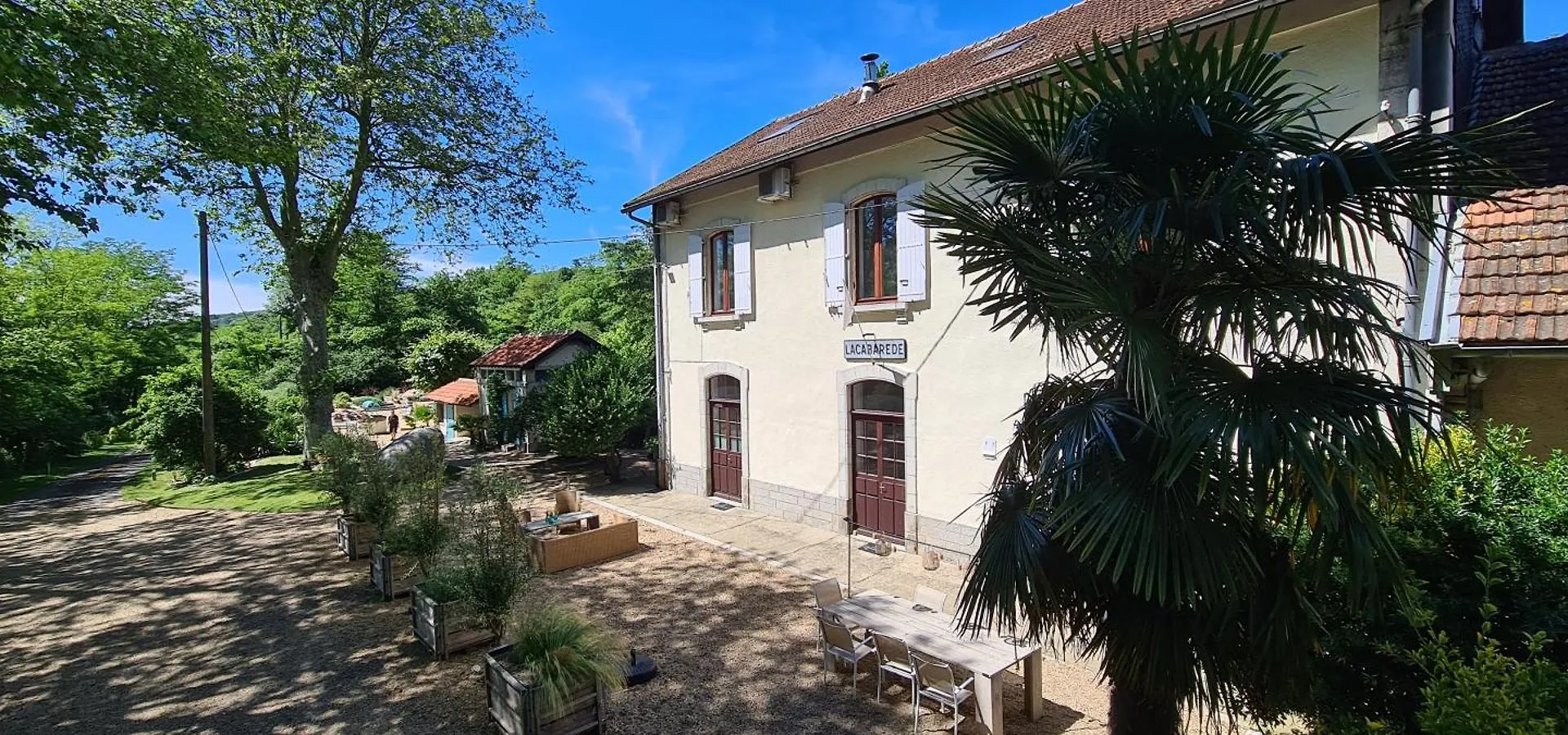 La Gare De L'Art - Gaestehaus Im Ehemaligen Bahnhof Rouairoux 0*,  Frankreich