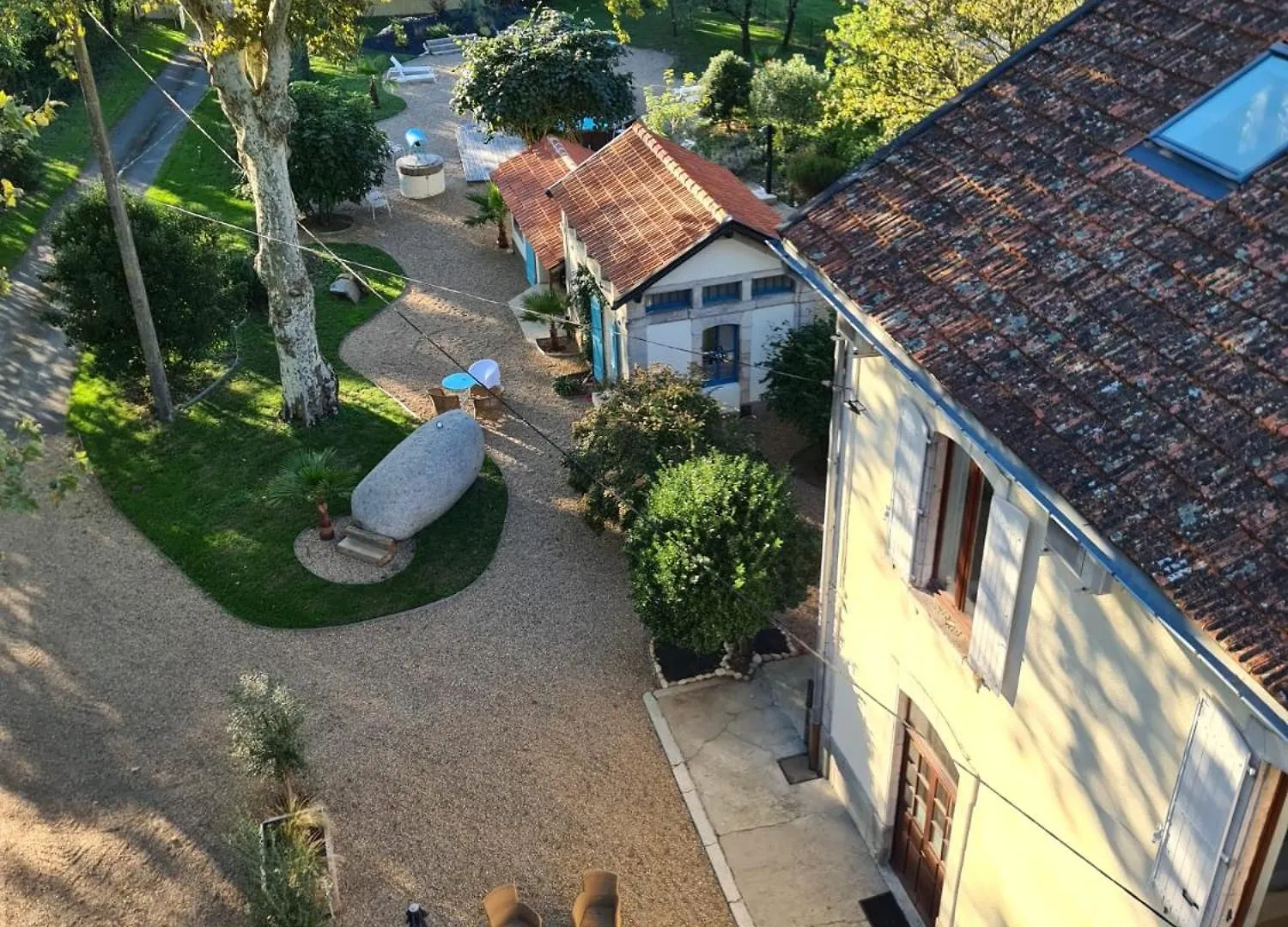 La Gare De L'Art - Gaestehaus Im Ehemaligen Bahnhof Rouairoux