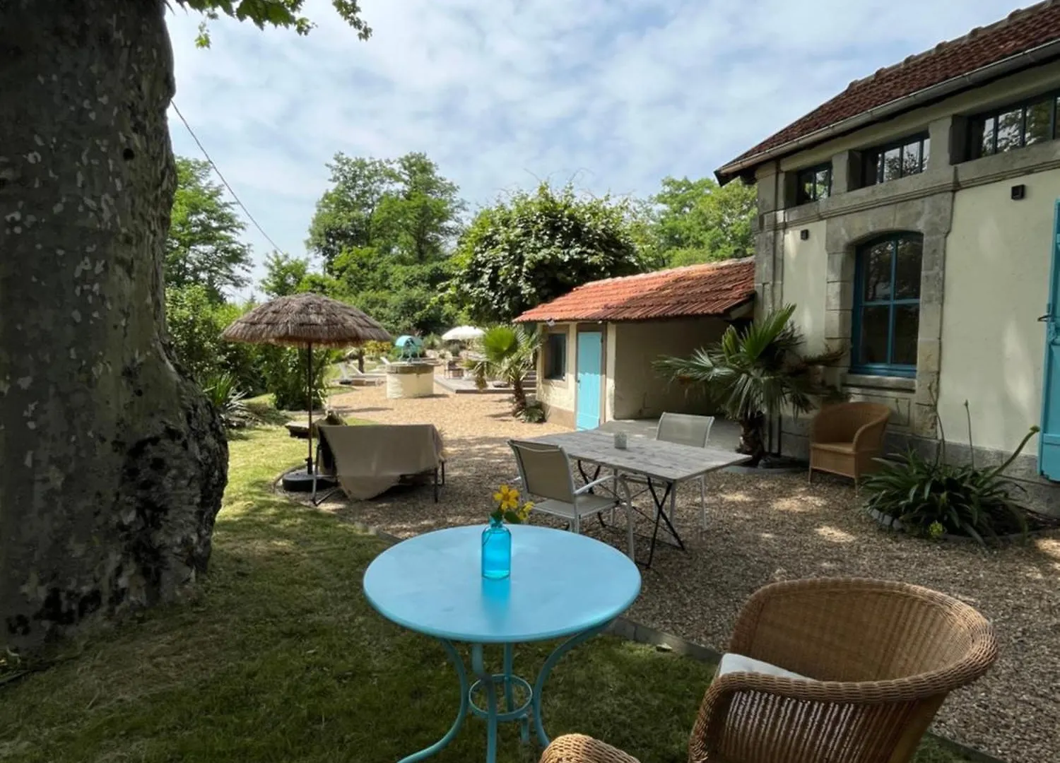 La Gare De L'Art - Gaestehaus Im Ehemaligen Bahnhof Rouairoux Aparthotel